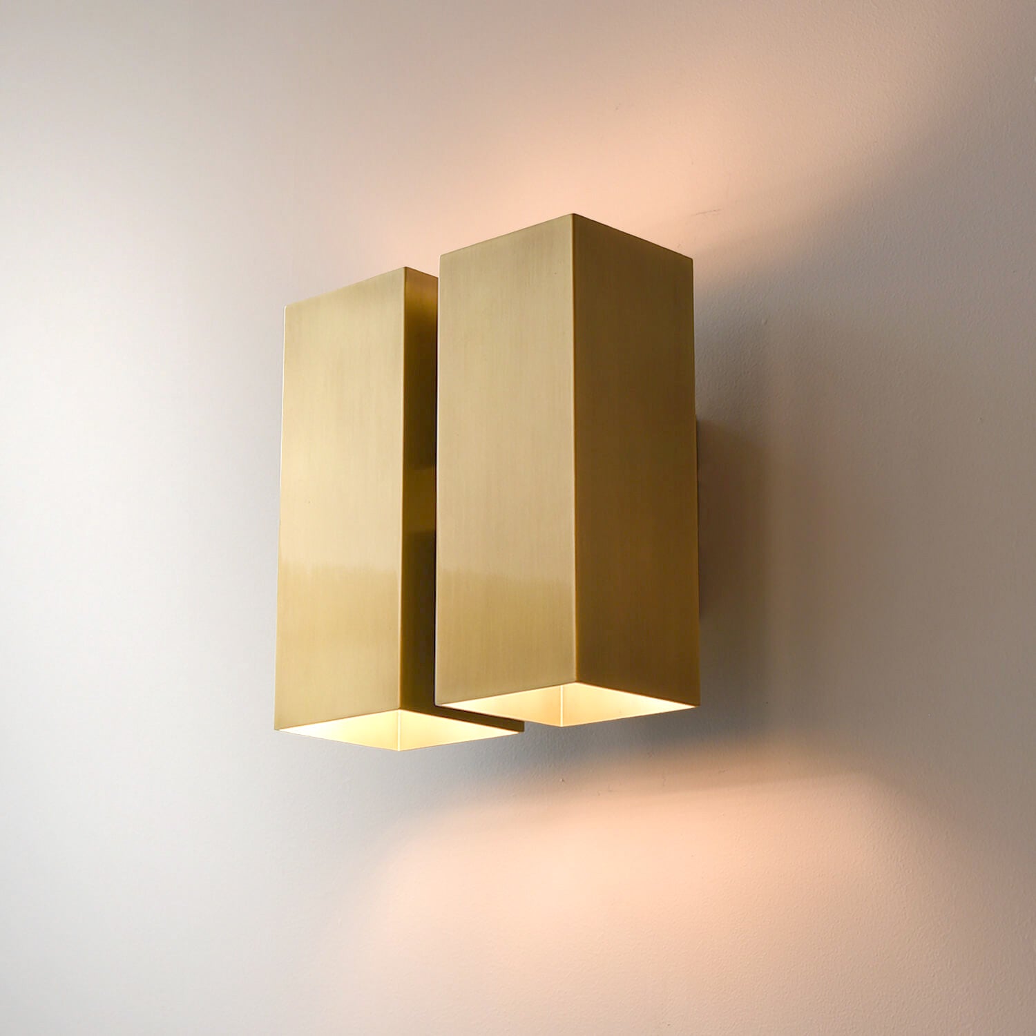 How to Select a Bedside Wall Lamp