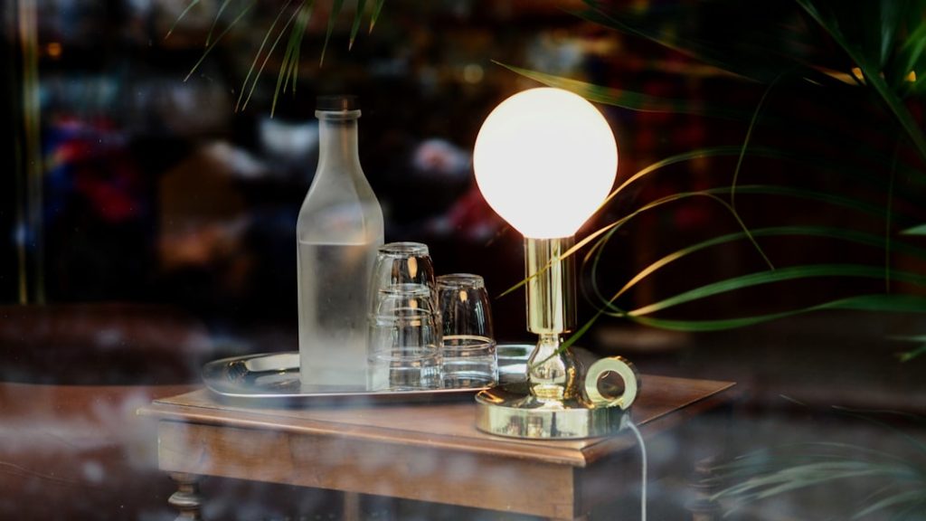 Photo Antique copper lamp