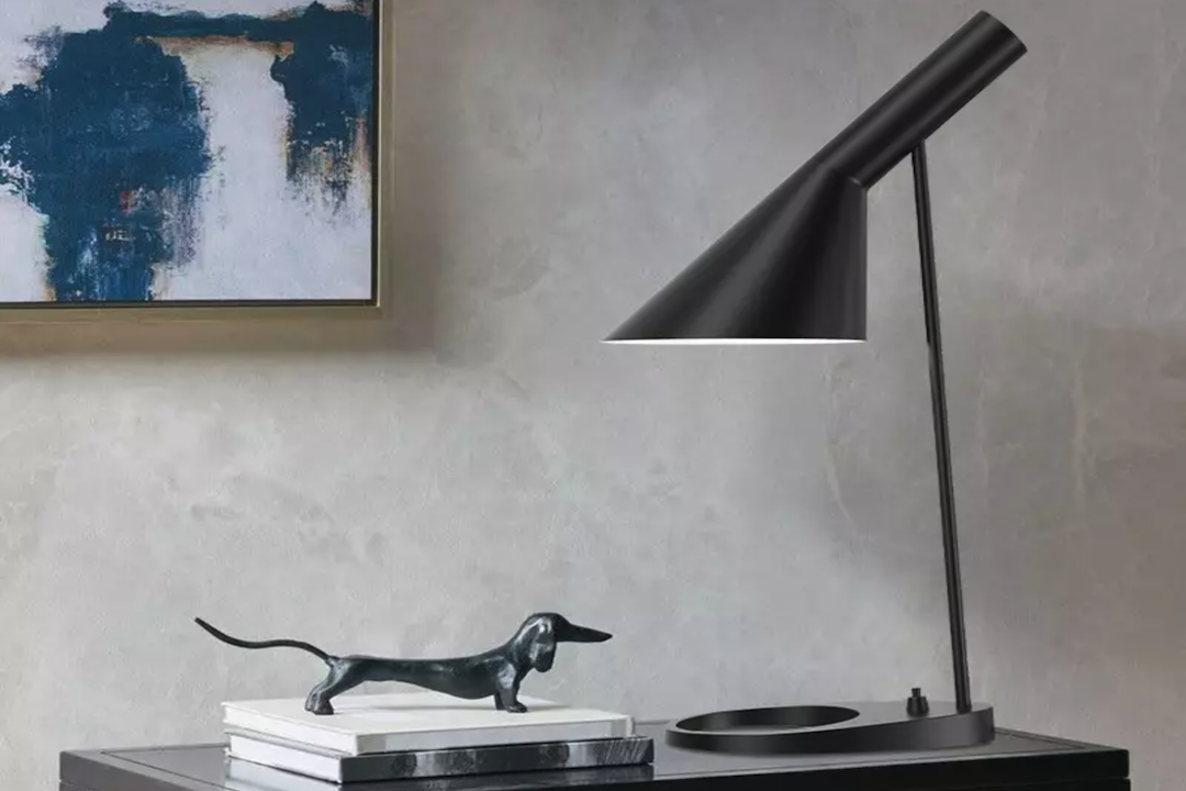 Modern Directional Metal Table Lamp: A Stylish Asymmetrical Addition