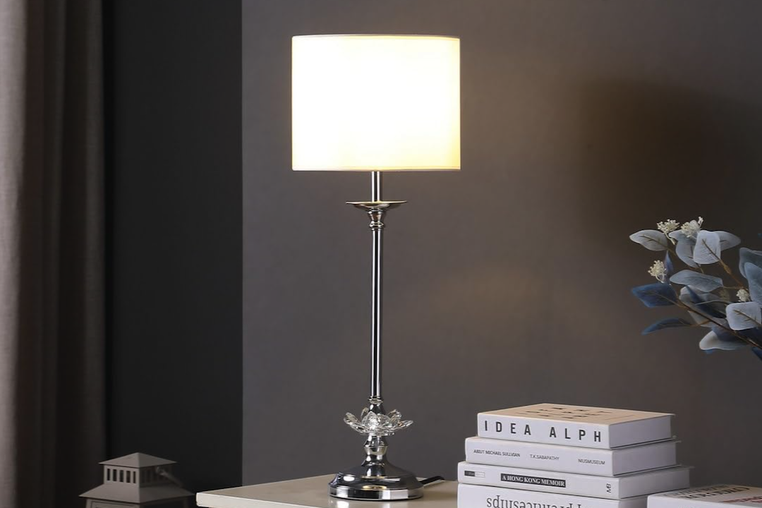 Chic Chrome Flower Table Lamp: A Simple and Elegant Addition to Any Room