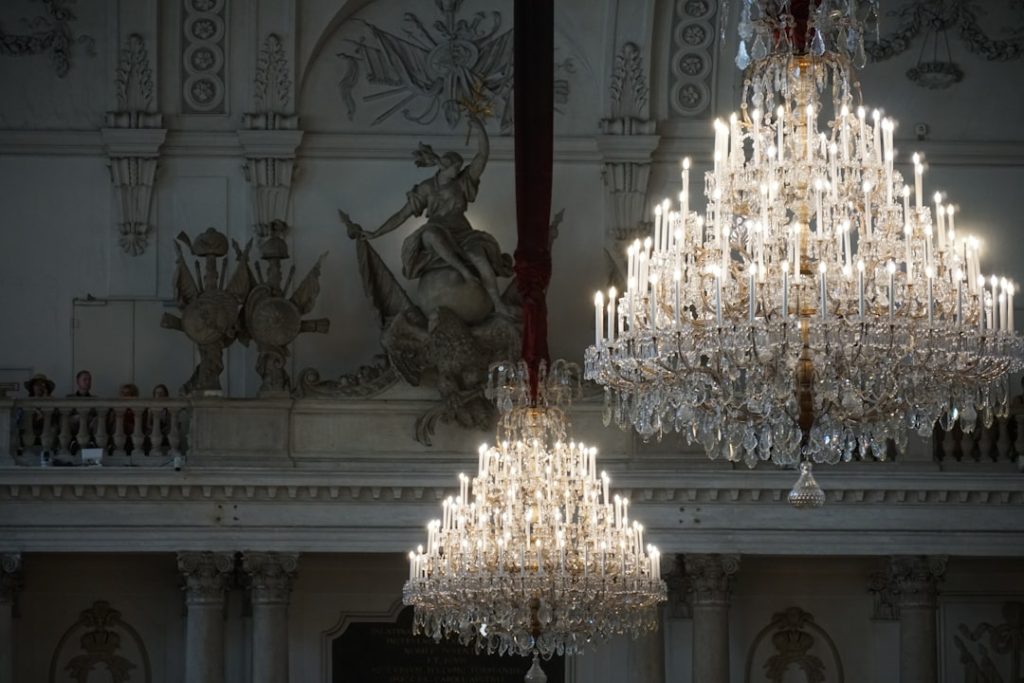 Photo crystal chandelier